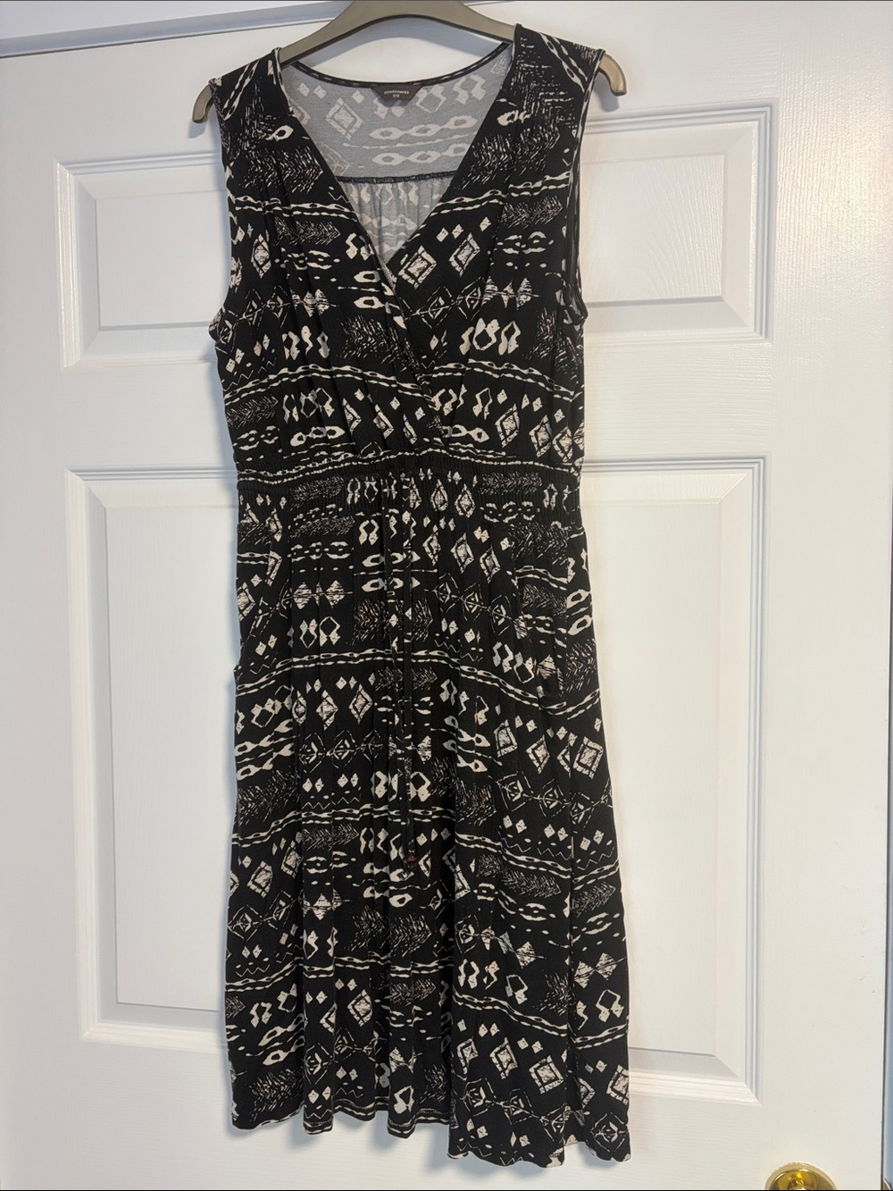 Sleeveless Black & White Patterned V-Neck Women's Dress